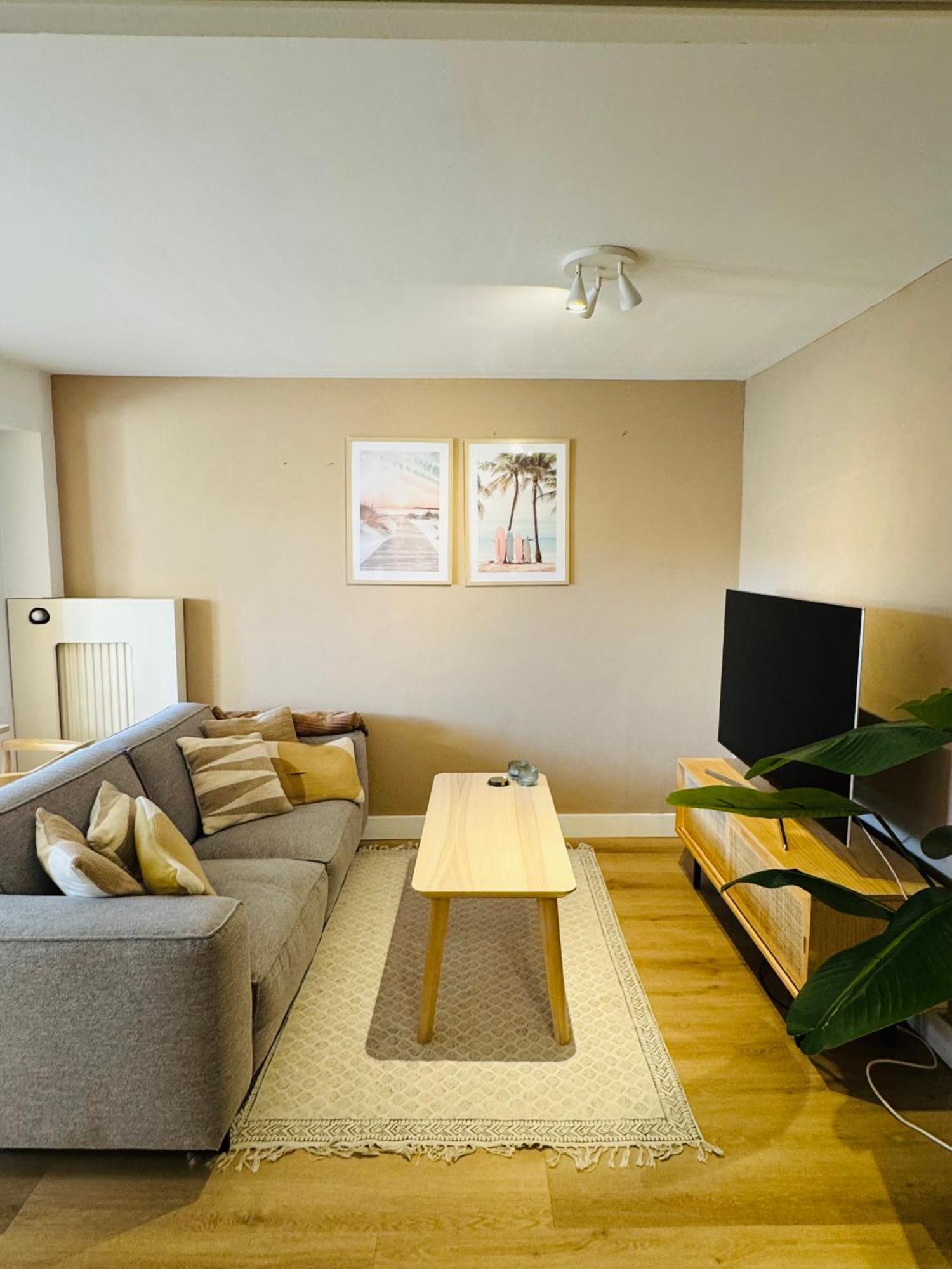 Hello - Souterrain Hoogwakersbosstraat 6 *